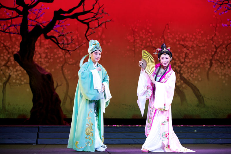 Couple Wings by Shanghai Yueju Opera Troupe