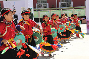 The 19th China Shanghai International Arts Festival Campus Tour —— The Arts Program of Transmitting Traditional Culture to Tibet Was Held