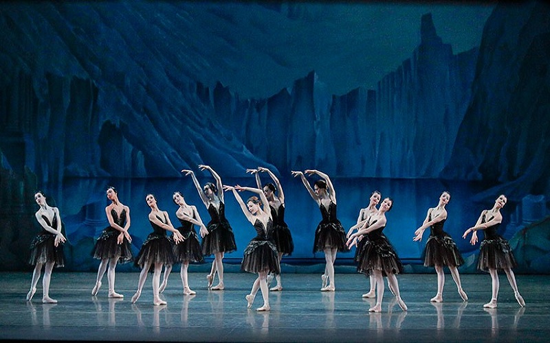 美国纽约城市芭蕾舞团《巴兰钦之夜》（小夜曲/天鹅湖/斯特拉文斯基小提琴协奏曲）