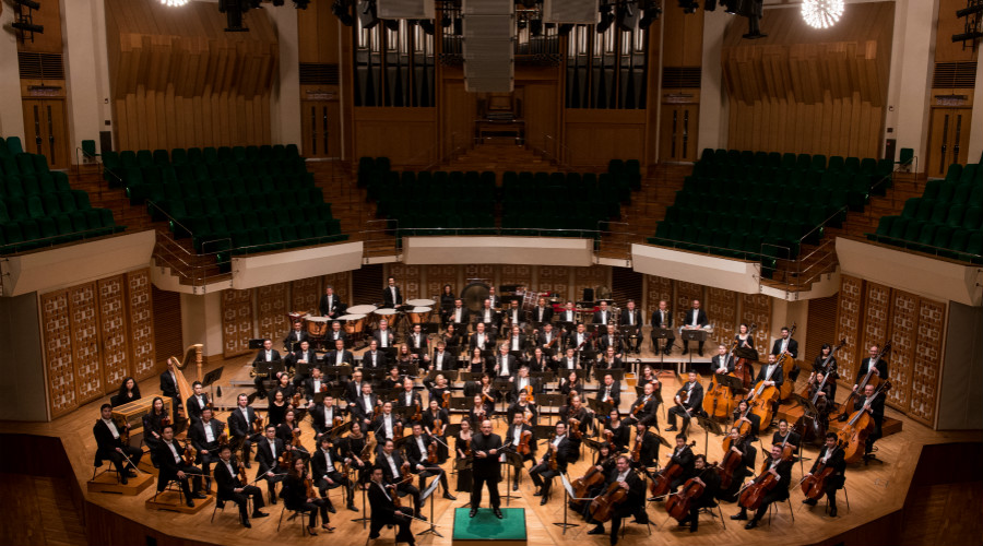 《香港管弦乐团 | 梵志登与张纬晴》